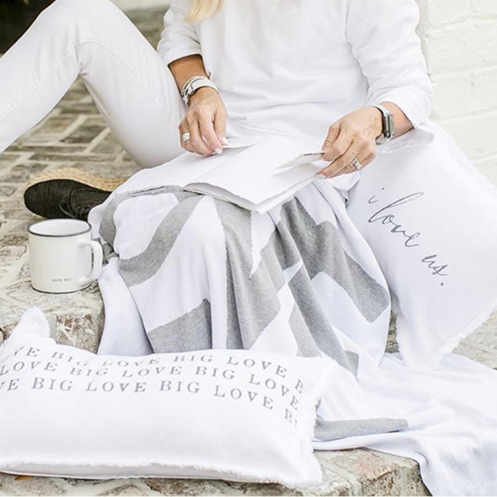 White Pillow with  'Love Big' Text valentines days - Picture 2 of 5